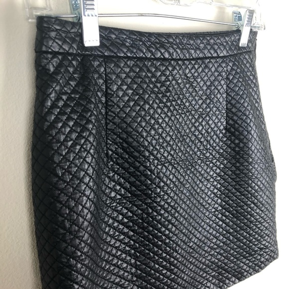 TOPSHOP- Black faux leather mini skirt size: US 6 - Picture 5 of 8